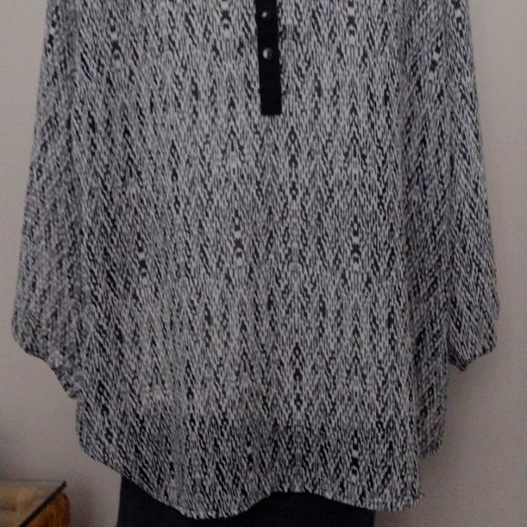🆕 Light Weight Flowy Slightly Sheer w Button Tunic by JESSICA! Better IRL! - Picture 4 of 6